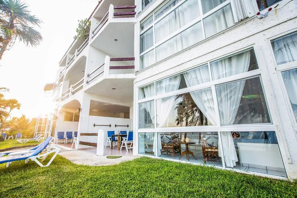 Caribbean Sea Front 2 Bedroom 2 Ba - Ground Floor- Large Pool -Seaweed-Free Beach Akumal 0*,  Mexico